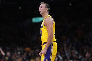 滴水不漏！肯纳德跟防谢泼德 起飞送后者遮天大帽最新头条