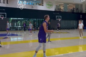 期待表现 肯纳德在湖人队训练中三分球命中率完美。集锦录像